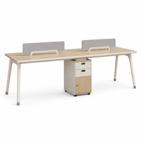 Bureau de personnel moderne et simple, très demandé, avec chaise de bureau et table d'ordinateur intégrée