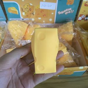 Juguetes Antiestrés de Queso Squishies, Lindos y Populares, Listos para Enviar, para Niños y Adultos, Cubo de Pan Squishy - Product Image 3