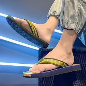 Tongs colorées à rayures pour hommes, sandales confortables antidérapantes pour l'été - Product Image 2