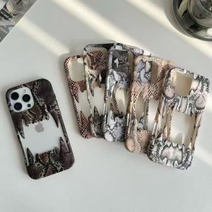 Coque de <span class=keywords><strong>téléphone</strong></span> 3D à motif serpent à dents de tigre, à <span class=keywords><strong>base</strong></span> d'eau, pour iPhone 17, avec logo de marque ajouré - Product Image 2