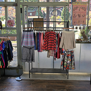 Vente en Gros de Jupes Tendance et à la Mode pour Femmes d'Occasion de Styles Mixtes Adaptées au Printemps Automne Hiver - Product Image 3