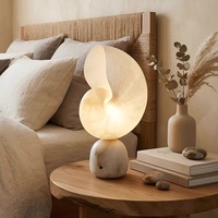 Lampe de table moderne de luxe en fibre de verre, sculpturale, coquille de Nautilus, base en pierre, minimaliste, pour projet hôtelier, chambre à coucher, décoration de villa