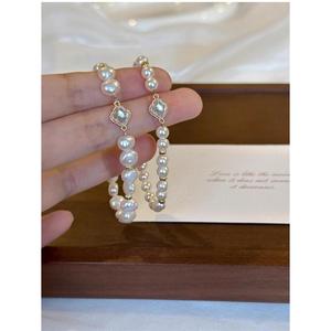 Bracciale con Perle Finte a Forma di Quadrifoglio, Gioiello di Lusso per Donne, Elegante Creazione del Designer, Lunghezza Standard - Product Image 5