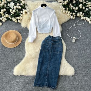 Conjunto de 2 Piezas para Mujer: Camisa Blanca y Falda Vaquera, Top con Botones y Parches, Falda Midi de Cintura Alta con Abertura Lateral, Atuendo Casual a la Moda - Product Image 2