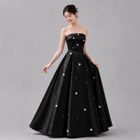 Robe de gala, robe de soirée à paillettes, robe de soirée sans manches en satin noir longue jusqu'au sol avec des perles florales
