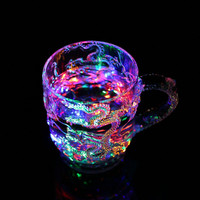 Gobelet lumineux LED coloré, versez de l'eau sur le gobelet à induction lumineux en forme d'ananas, bar, verre à bière changeant de couleur, gobelet transparent
