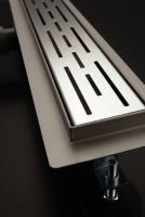 Siphon OEM à sortie latérale anti-odeur, drain de douche linéaire en acier inoxydable long avec base en plastique personnalisable