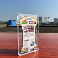 Boîte en acrylique personnalisée pour booster Pokémon en blister avec protection UV et manches premium