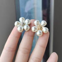 Broches tendance personnalisées en alliage de 22 mm avec perles, fleurs et strass, breloques en cristal plaqué or, embellissements pour DIY, fêtes et mariages