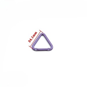 Mosquetón Triangular # Accesorio para mochila de exterior con 5 ganchos metálicos, color negro - Product Image 4