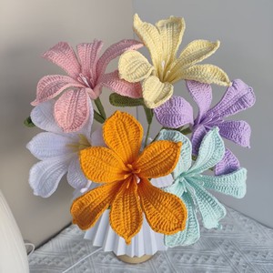 Nouveau design TC – Grand bouquet de fleurs tricotées préservées, lys du Pérou, décoration de festival, fleurs d'alstroémeria au crochet à tige unique - Product Image 3