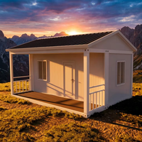Structure en acier à toit en pente, maison préfabriquée imperméable et ignifuge, panneaux sandwich isolés en kit pour une vie moderne en banlieue