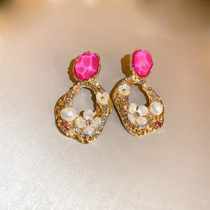 Boucles d'oreilles pendantes fantaisie en argent plaqué, fleurs en acrylique imitation perle, irrégulières, haut de gamme, nouvelle collection 2025, pour femme, usage quotidien - Product Image 6