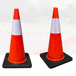 Cono de Tráfico Reflectante de PVC de 70 cm, Cono de Seguridad Flexible y Duradero, Diseño Apilable para Control de Multitudes en Carreteras, Estacionamientos y Autopistas - Product Image 1