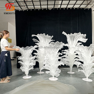 Fleurs artificielles géantes personnalisées SMOOTH pour accessoires d'événements de mariage, grandes fleurs en organza violettes faites à la main, centre de table - Product Image 6