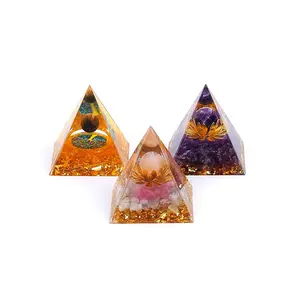 Großhandel Heilungskristall Chakra Harz Pyramide 5 cm 1,96 Zoll Energie-Orgon Pyramiden-Schmuck zur Dekoration