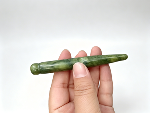 Mayorista: Pluma de acupuntura de jade Xiuyan, masajeador corporal y facial, herramienta de reflexología para masaje de cuello, cabeza y rostro. En stock. 1.48 USD por unidad. - Product Image 4