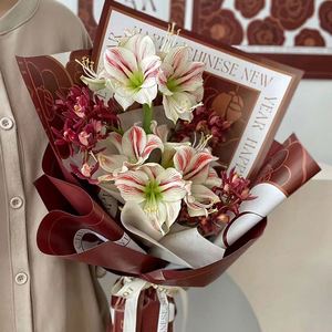 Papier d'emballage créatif pour fleurs, idéal pour les cadeaux et les bouquets, pour une ambiance festive du Nouvel An - Product Image 1
