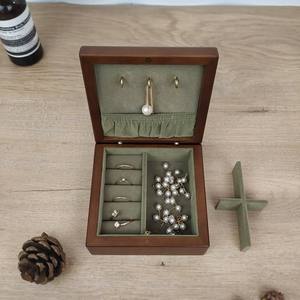 Boîte à bijoux portable en bois massif pour boucles d'oreilles bagues colliers conception simple pour le stockage de voyage - Product Image 5
