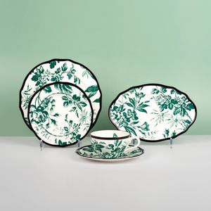 Services de table de luxe en porcelaine émaillée européenne, style royal vintage, avec bordure noire et motif feuille de cire, comprenant assiettes à dessert et tasses à café - Product Image 3