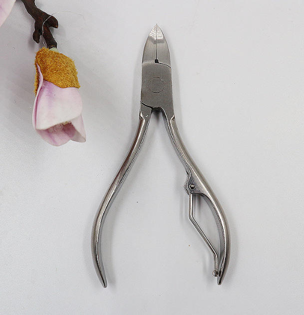 Ordinary chick-nose pliers