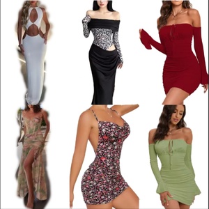 Nueva Ropa de Mujer Combinada y Surtida, Incluyendo Pantalones, Faldas, Blusas, etc. Ropa para Hombre También Está Disponible. - Product Image 1