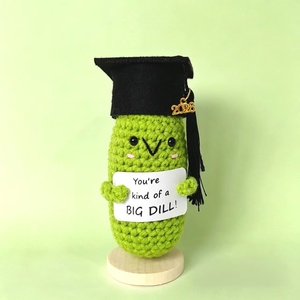 Poupées en laine faites main au crochet pour la saison des diplômes, à énergie positive, avec chapeau de doctorat, avocat, requin, concombre, citrouille et diverses décorations - Product Image 4