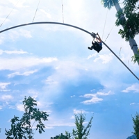Fabricant de montagnes russes à glissière zippée sur mesure pour parcs d'aventure, attractions touristiques