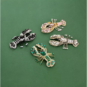 Applique brodée artisanale en perles de verre, motif homard, pour accessoires vestimentaires, Blanc, Noir, Rose, Vert, fabriquée à la main - Product Image 1