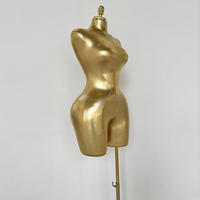 Mannequin de présentation féminin BBL aux formes généreuses, hanches larges, style brésilien, en cuir doré, demi-corps, grande taille, en promotion