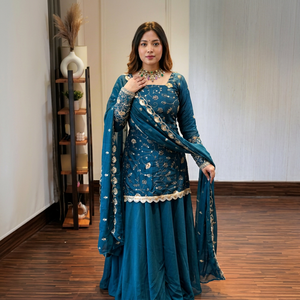 Conjunto de Ropa Tradicional India y Pakistaní para Mujer, en Seda Azul, con Detalles Bordados, Largo hasta el Suelo, Corte Regular - Product Image 1