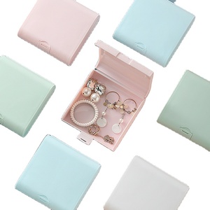 Boîte à bijoux portable en plastique, étanche, avec coloris macaron, pour le voyage, vente en gros - Product Image 1