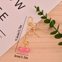 OEM Tascharms Roze Kersen Fruit 18K Goud Gegalvaniseerd Vlinderstrik Accessoire Vlekvrij Waterdicht Esthetische Mode Sieraden Cadeau
