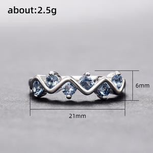 Anello Geometrico F1788 con Gemma, Anello da Donna con Zirconia Cubica Creata in Laboratorio, Montatura a Griffe Rotonde, Anelli di Fidanzamento alla Moda - Product Image 5