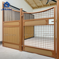 Box pour chevaux JHorse en WPC recyclé écologique, équipement d'écurie modulaire durable pour les écuries modernes