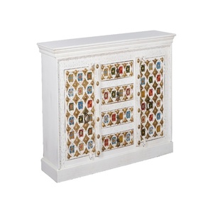 Aparador de Madera Blanca Envejecida con Diseño Tallado |   Armario de Almacenamiento de Madera Maciza con Puertas y Estantes |   Buffet Vintage - Product Image 2