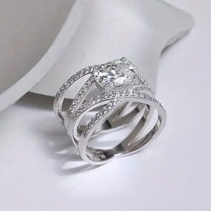 Anello con Diamante T0431, Taglio Ovale, Diamante Naturale, Gioiello Romantico da Donna per Fidanzamento - Product Image 5