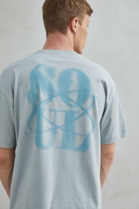 Camiseta Gris Casual para Hombre, Corte Regular, 100% Algodón, Transpirable, con Diseño Artístico SOUL y Efecto Arena - Product Image 2