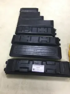 Hoge-Kwaliteit Geboute Rubber Crawler Pads Voor Graafmachines Of Straatstenen