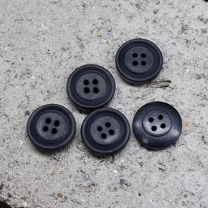 Boutons en corne véritable vintage noirs de 15 mm à 4 trous <span class=keywords><strong>pour</strong></span> clips et pantalons, boutons de manteau personnalisables en gros - Product Image 4