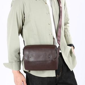 Sac de poitrine multifonctionnel imperméable, sac banane ajustable en cuir véritable pour homme - Product Image 3