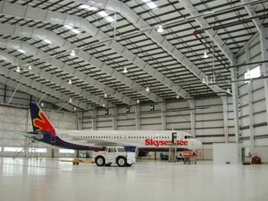 Soluciones rentables Estructura de acero Almacén de almacenamiento de aviones Estructura de acero prefabricada Hangar de aviones - Product Image 3