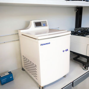 Centrífuga de Laboratório Refrigerada de Grande Capacidade HengNuo 6-6R 6000rpm 4500w Tipo de Piso com Painel Touch <span class=keywords><strong>6x1000ml</strong></span> Fixa - Product Image 1
