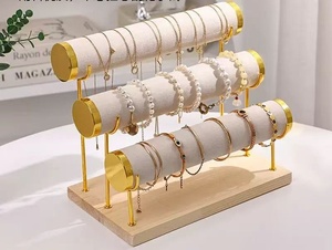 Support d'affichage de bijoux en plastique moderne pour montre, bracelet, organisateur de bracelets, étagères à trois niveaux avec logo personnalisé et montage facile - Product Image 4