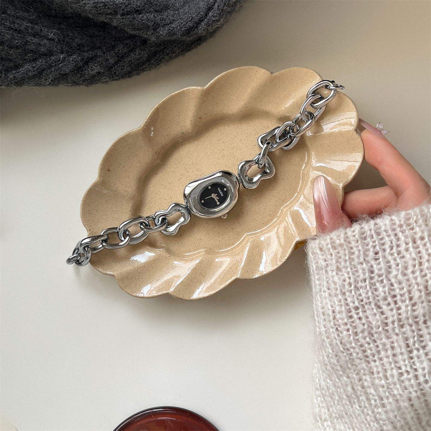 สีเงินดำ