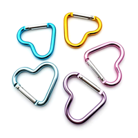 Porte-clés mousqueton personnalisable de luxe professionnel en alliage d'aluminium étanche en forme de cœur pour sac à dos, bagages et activités de plein air