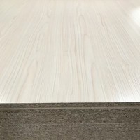 Vente flash : Panneaux OSB 4x8 E1/E0 avec surface finie mélaminée pour meubles, certifiés CE, garantie 1 an