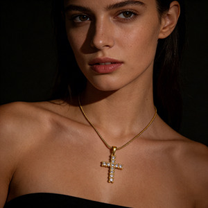 Collana con Pendente a Croce in Acciaio Inossidabile Placcato Oro, con Zirconia Cubica e Catena a Serpente, Stile Gotico Religioso Stratificato - Product Image 2