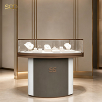 Vitrine de présentation verrouillable sur mesure avec verre trempé, éclairage LED et cadre métallique pour magasins de détail et salles d'exposition