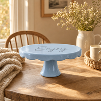 Support à gâteau en céramique bleu poussière personnalisé avec bord festonné, plateau de présentation de desserts en porcelaine, support à gâteau en gros avec bord ondulé